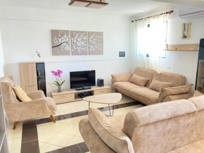Your Seaside Home! Entire place, Free parking